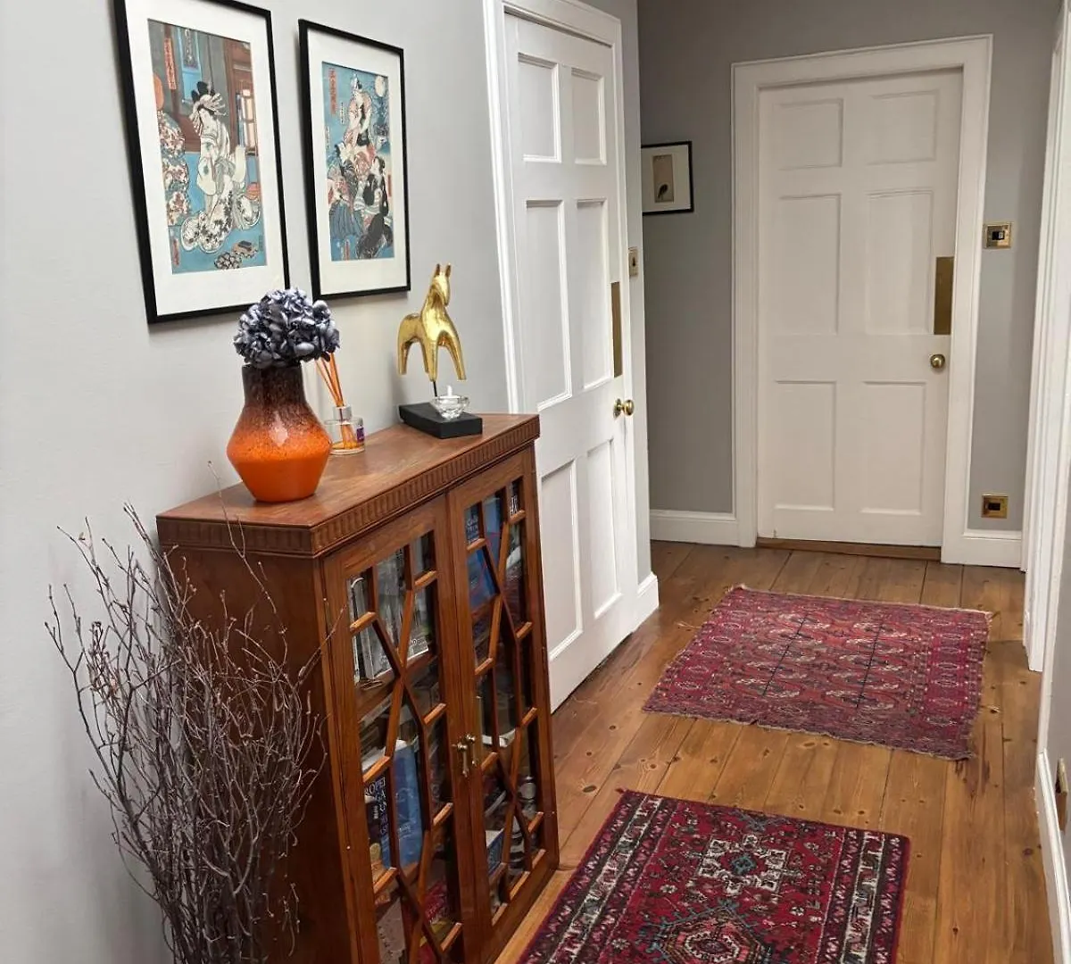 Stunning 2-Bedroom Georgian Flat, City Centre Edinburgh Apartmán